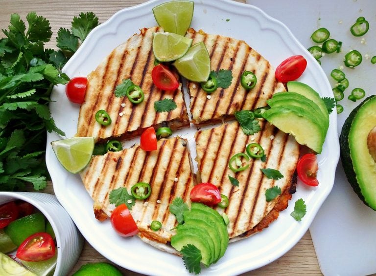 Are you looking for meatless Monday recipes? Here are healthy meatless meals for dinner, crockpot, they're easy ideas, and some great vegan ideas as well!